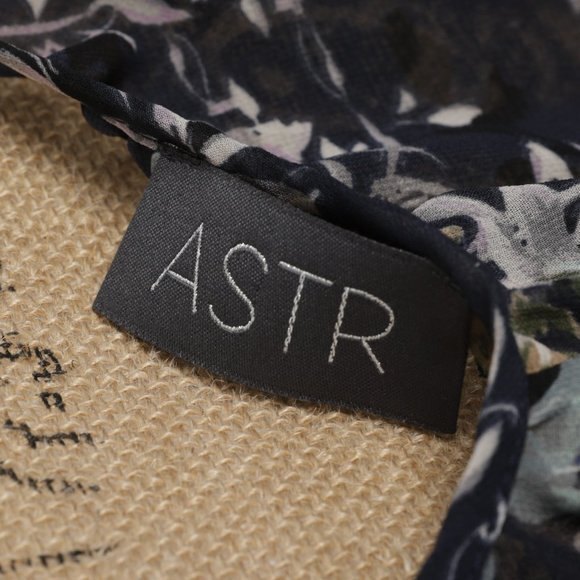 EC ASTR Floral Blouse size S - Picture 12 of 15